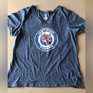 Detroit Tigers v neck t shirt